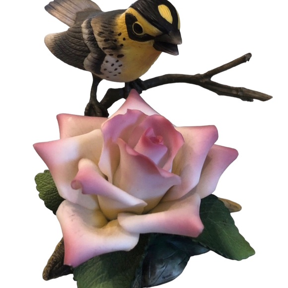 Vintage Goldfinch with pink rose Porcelain figurine - Picture 3 of 9